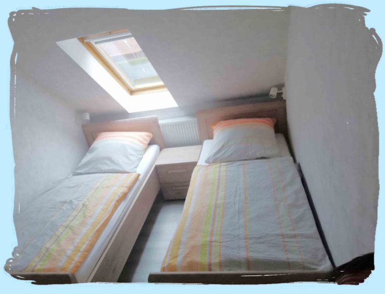Schalfzimmer 2 Tuer 1r